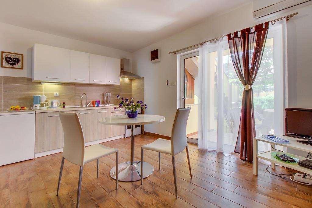 Apartments Petra Mali Lošinj Exteriör bild