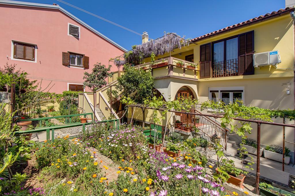 Apartments Petra Mali Lošinj Exteriör bild