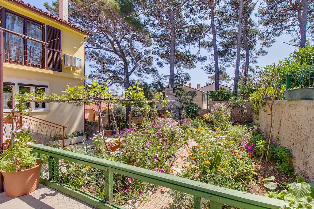 Apartments Petra Mali Lošinj Exteriör bild