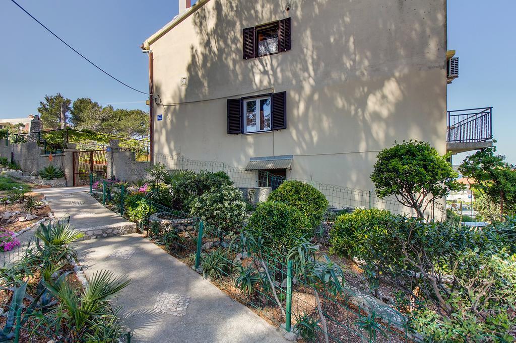 Apartments Petra Mali Lošinj Exteriör bild